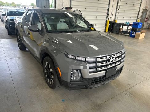 Used 2025 Hyundai Santa Cruz SE FWD image 1
