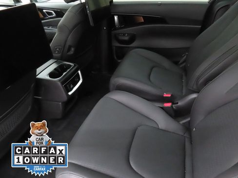 Used 2025 Kia Carnival SX Prestige image 20
