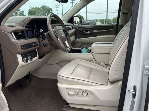 Used 2021 GMC Yukon Denali w/ Denali Ultimate Package AWD/4WD image 3