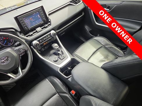 Used 2022 Toyota RAV4 SE image 12
