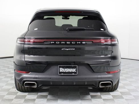 Certified 2025 Porsche Cayenne image 6