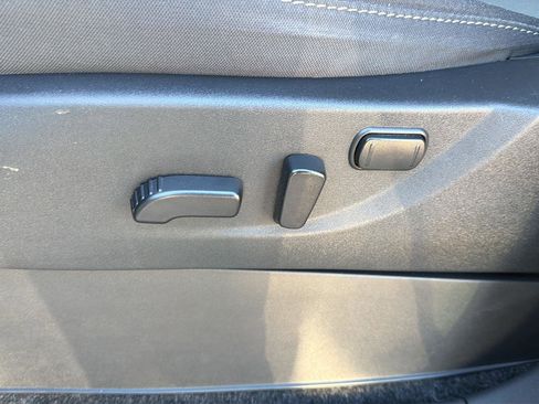 Used 2025 Nissan Frontier SV image 19