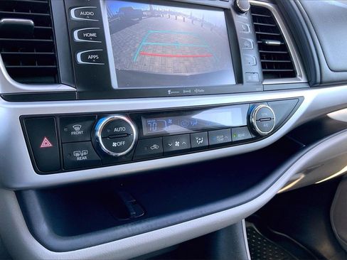 Used 2017 Toyota Highlander XLE image 15