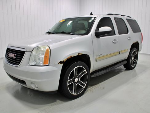 Used 2010 GMC Yukon SLT w/ SLT-2 Equipment Package AWD/4WD image 16