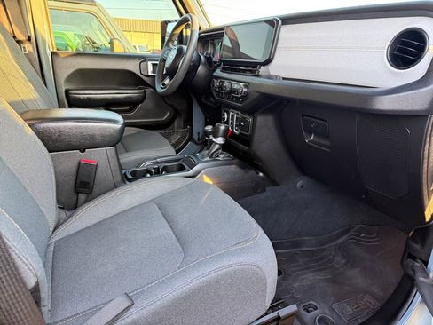 Used 2024 Jeep Wrangler Sport S image 9