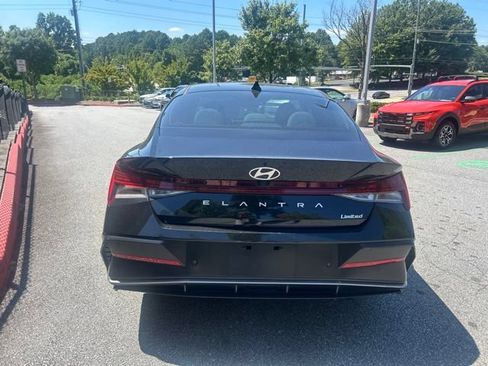 Used 2024 Hyundai Elantra Limited FWD image 4