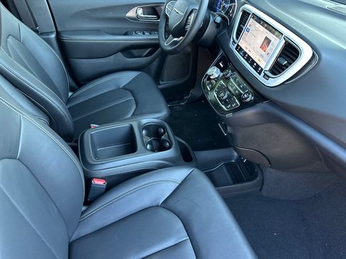 New 2026 Chrysler Voyager LX FWD image 13