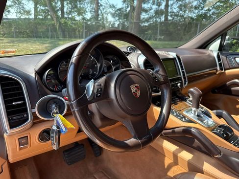 Used 2013 Porsche Cayenne Diesel AWD/4WD image 14