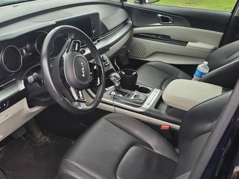 Used 2024 Kia Carnival LX FWD image 8
