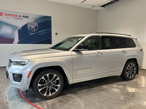 Used 2022 Jeep Grand Cherokee L Overland w/ Luxury Tech Group IV AWD/4WD image 3