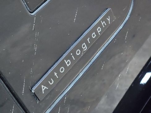 Used 2024 Land Rover Range Rover Long Wheelbase Autobiography image 26