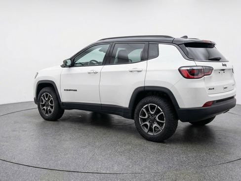 Used 2025 Jeep Compass Trailhawk image 6