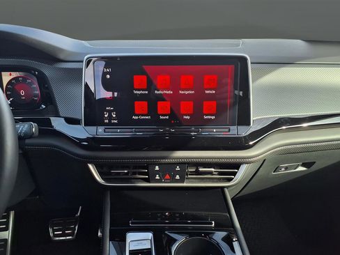 Used 2024 Volkswagen Atlas Cross Sport SEL Premium R-Line image 19