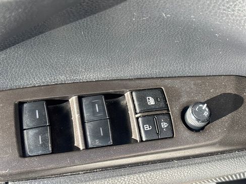 Used 2023 Toyota Camry SE image 6