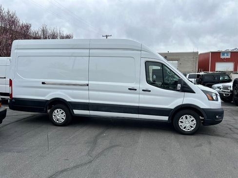 Used 2022 Ford E-Transit 148 High Roof Extended image 6