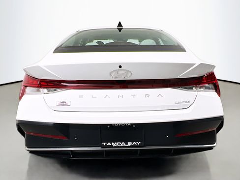 Used 2024 Hyundai Elantra Limited image 6