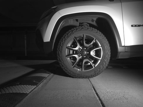 Used 2025 Jeep Compass Trailhawk image 12