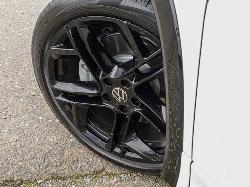 New 2026 Volkswagen Tiguan SE R-Line image 11