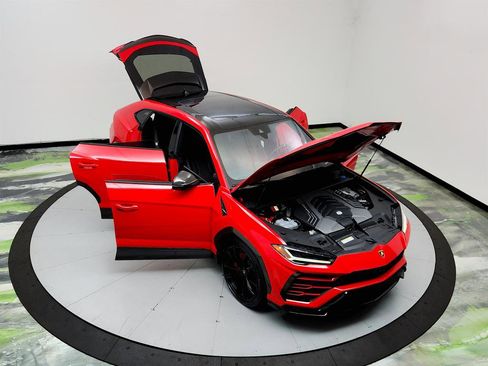 Used 2019 Lamborghini Urus AWD/4WD image 39