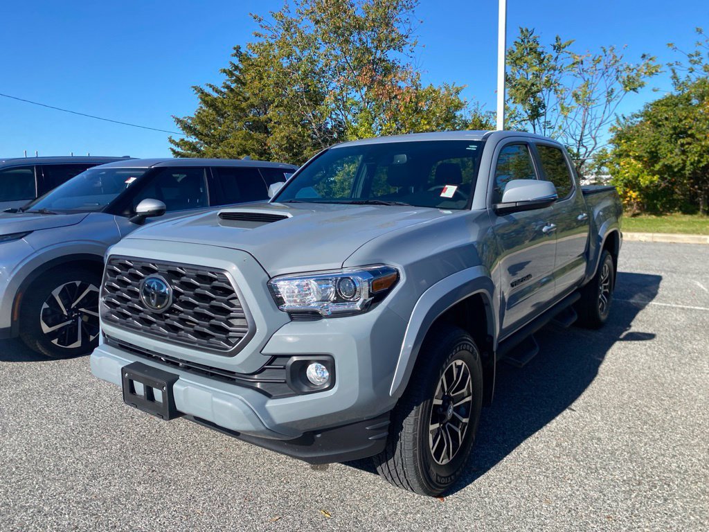 Used 2021 Toyota Tacoma TRD Sport w/ TRD Premium Sport Package AWD/4WD image 4
