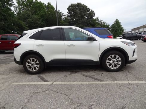 Used 2023 Ford Escape Active w/ Tech Pack #1 AWD/4WD image 3
