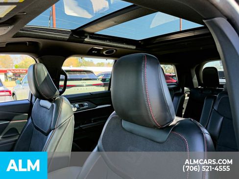 Used 2025 Ford Explorer ST image 15