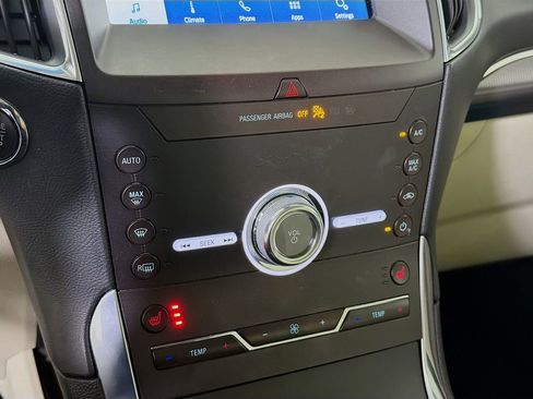 Used 2020 Ford Edge Titanium image 18