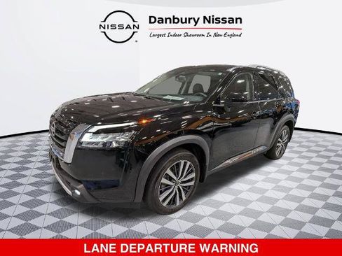 Certified 2022 Nissan Pathfinder Platinum w/ Cargo Package AWD/4WD image 8