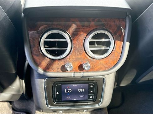 Used 2018 Bentley Bentayga image 27