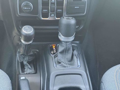 Used 2024 Jeep Wrangler Unlimited Sport AWD/4WD image 28