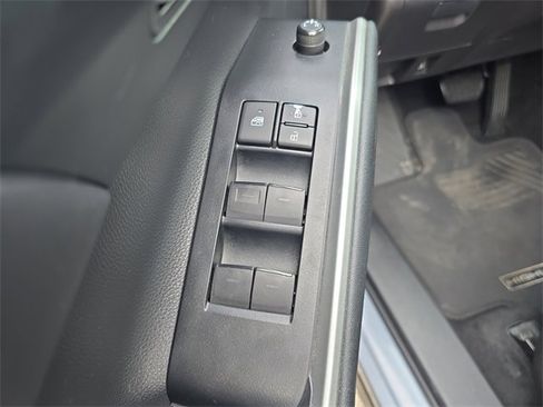 Used 2021 Toyota Highlander XLE image 15