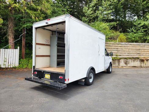 Used 2022 Ford E-350 and Econoline 350 Super Duty w/ Power Windows & Locks Group RWD image 3