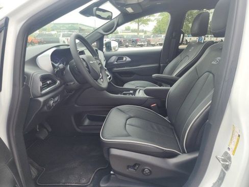 New 2026 Chrysler Pacifica Limited w/ S Appearance Package image 19