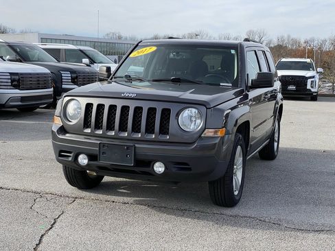 Used 2017 Jeep Patriot Latitude image 3