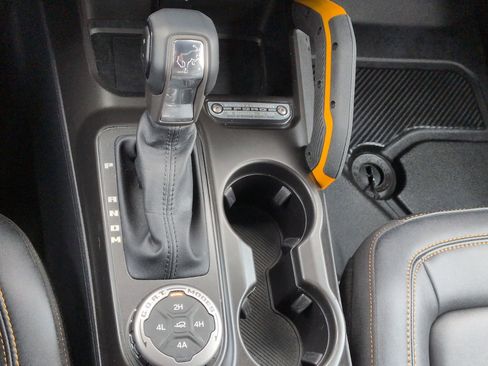 Used 2023 Ford Bronco Badlands image 26