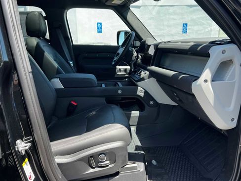 Used 2023 Land Rover Defender 130 SE image 10