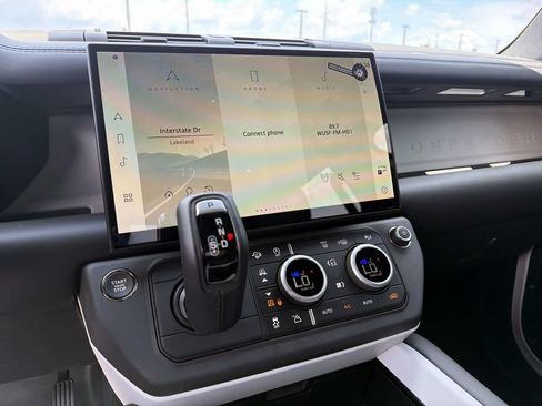 New 2026 Land Rover Defender 110 X-Dynamic SE AWD/4WD image 21