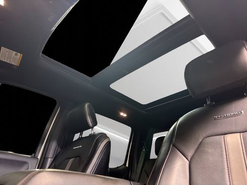 Used 2018 Ford F150 Platinum w/ Equipment Group 701A Luxury AWD/4WD image 19