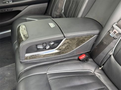 Used 2022 BMW 740i w/ M Sport Package image 32