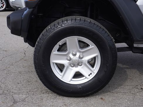 Used 2020 Jeep Gladiator Sport w/ Quick Order Package 24S image 10