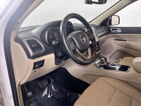 Used 2022 Jeep Grand Cherokee Laredo E image 9