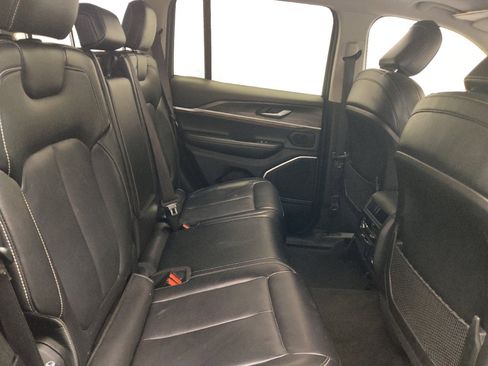 Used 2022 Jeep Grand Cherokee Limited image 19