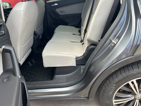 Used 2018 Volkswagen Tiguan SEL w/ 3rd Row Seat Package image 16