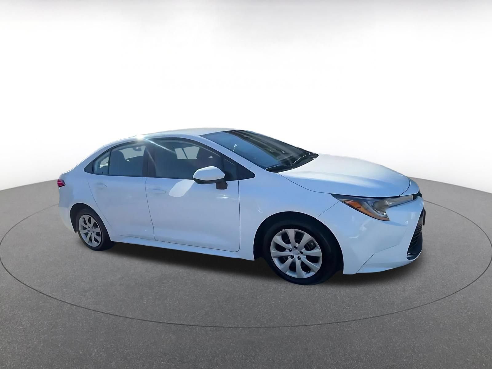 Used 2025 Toyota Corolla LE FWD image 2