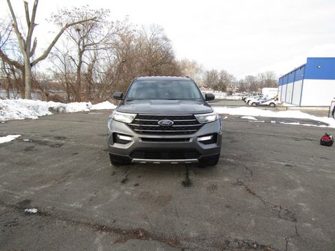 Used 2022 Ford Explorer XLT image 11