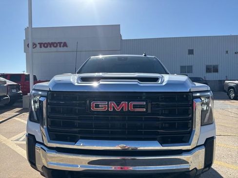 Used 2024 GMC Sierra 2500 Pro w/ Convenience Package image 8