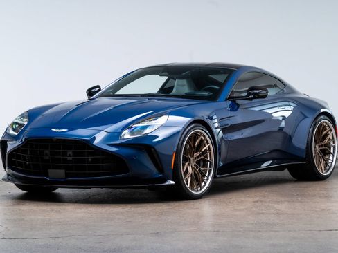 Used 2025 Aston Martin V8 Vantage Coupe RWD image 4