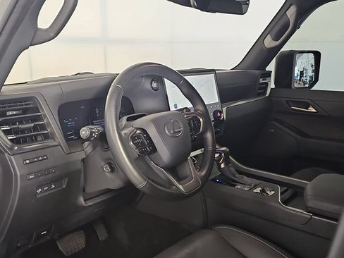 Used 2024 Lexus GX 550 w/ Cold Area Package AWD/4WD image 16