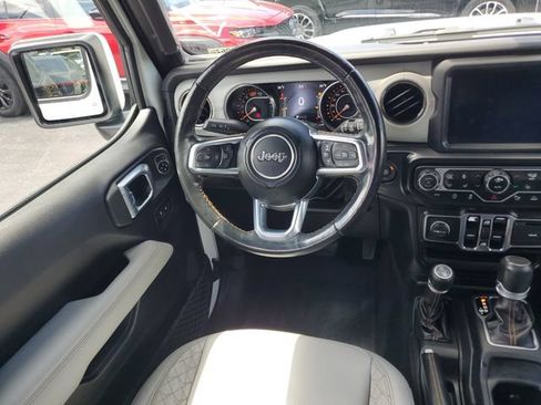 Used 2022 Jeep Wrangler Unlimited Sahara AWD/4WD image 12