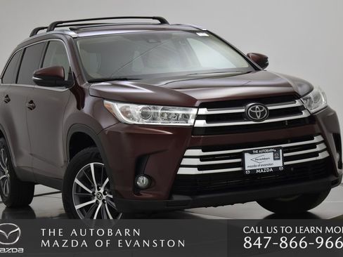 Used 2019 Toyota Highlander XLE image 1
